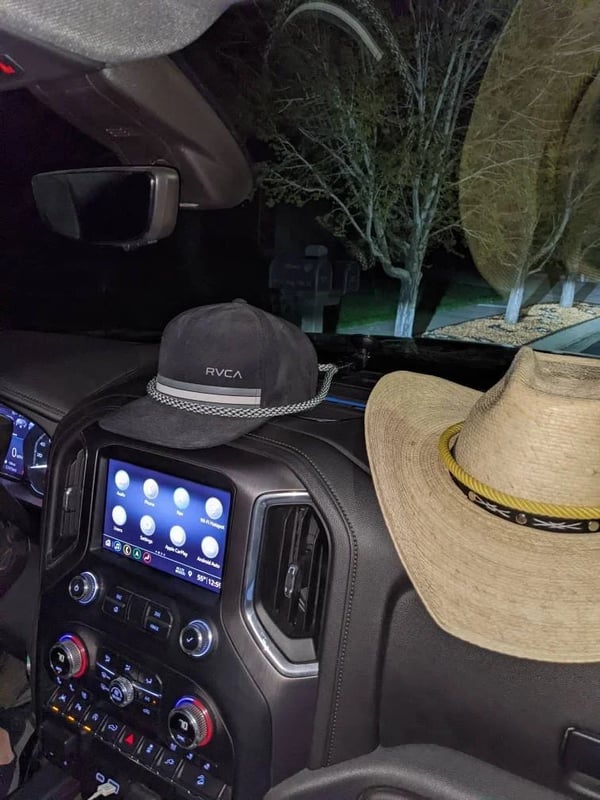 Hat Mounts. Cowboyhattebeslag til dit køretøj