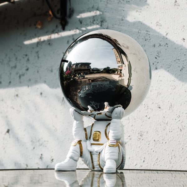 Lonely Planet - Astronaut Spargris (hattestativ)